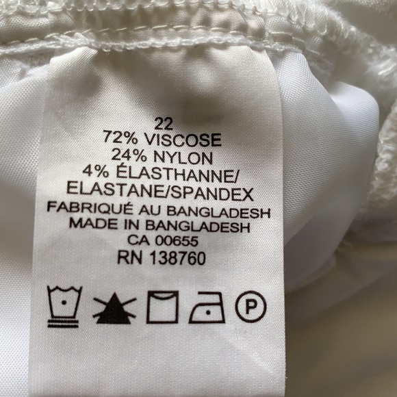 In Every Story White Shorts - Picture 5 of 6